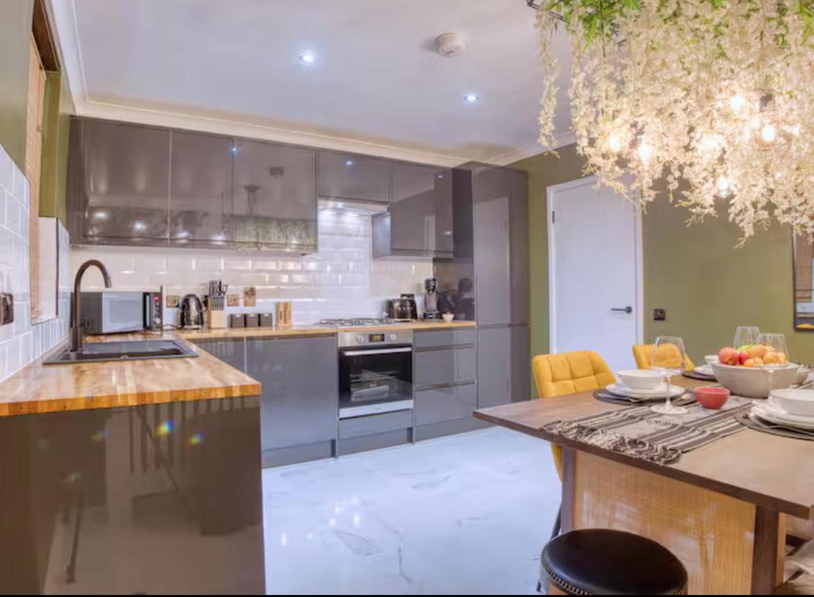 The Zen Den With Hot Tub And Garden Villa Londra Dış mekan fotoğraf